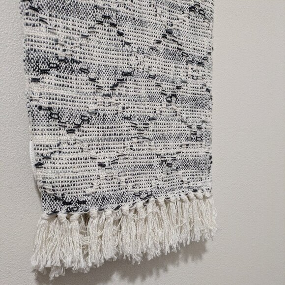 Style Sanctuary Woven Throw Blanket - NWT - Picture 3 of 6